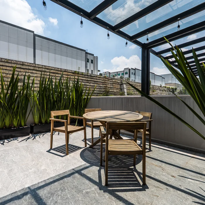 Roof garden con pérgola en Maple