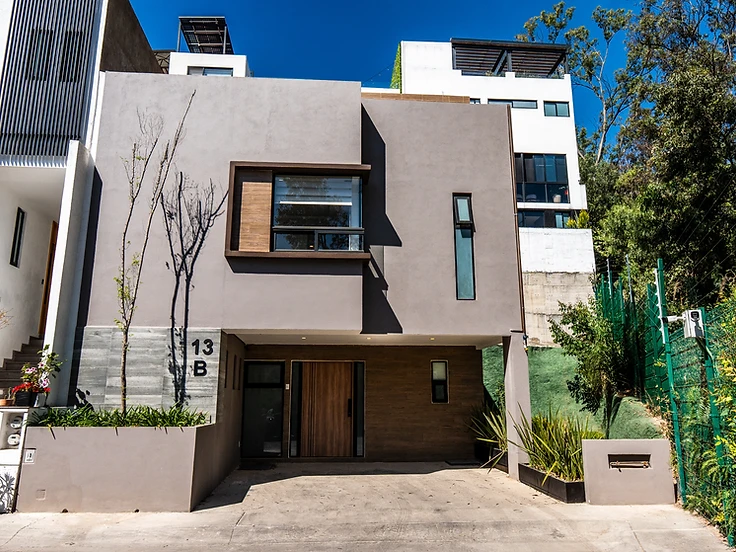Fachada real del modelo Fractus en el desarrollo Brisa