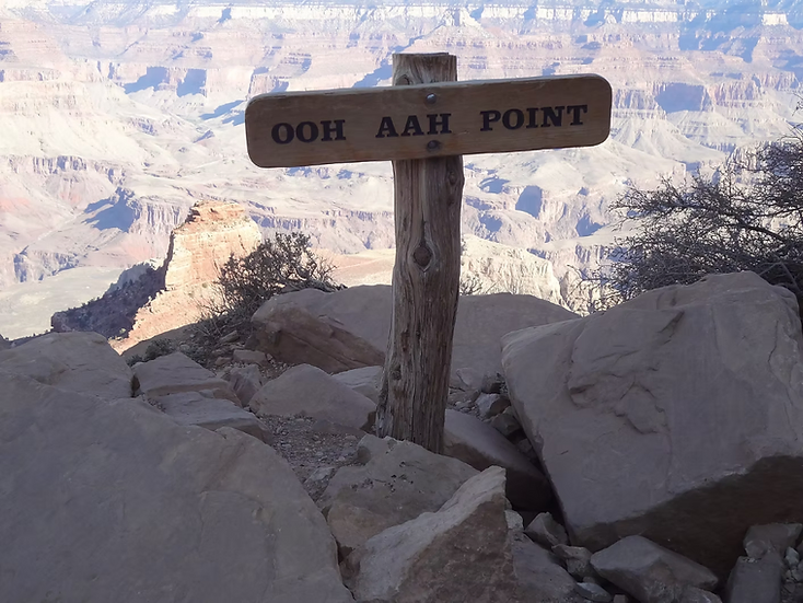 Ooh Aah Point trail sign overlooking the Grand Canyon