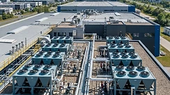 Hallenkühlung Industrie: Daikin R-32 Kaltwassersätze optimieren