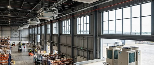 Industrie-Hallenheizung mit Daikin R32-Wärmepumpen