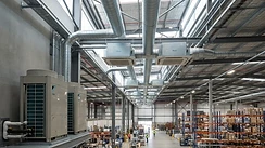 Hallenheizung mit Daikin R32-Wärmepumpen effizient dekarbonisieren