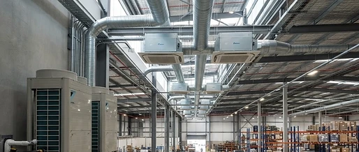 Hallenheizung mit Daikin R32-Wärmepumpen effizient dekarbonisieren