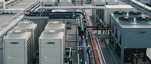 Gewerbekälte und Prozessklima: Mitsubishi Electric verzahnt R32-VRF der YXM-Serie mit R290-Großkaltwassersätzen