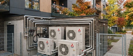 Ecodan im Mehrfamilienhaus: Modulare Kaskadenhydraulik und Zubadan-Technik für die Sanierung