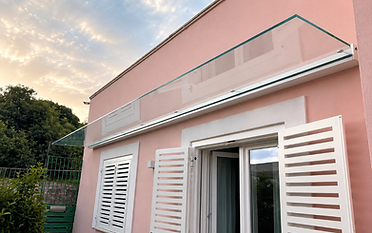 Pensilina in vetro su ingresso