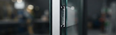 Bordo di una vetrocamera a doppio vetro con canalina e sigillatura