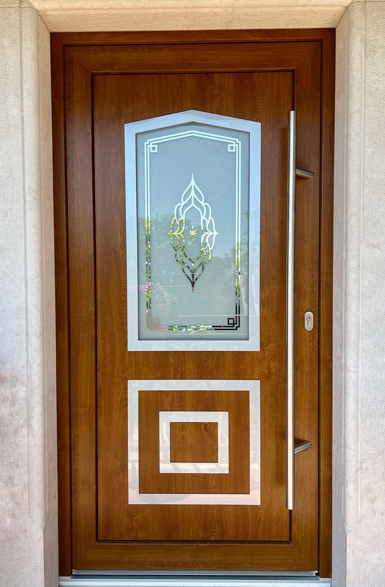 Ulazna vrata s dekorativnim staklom