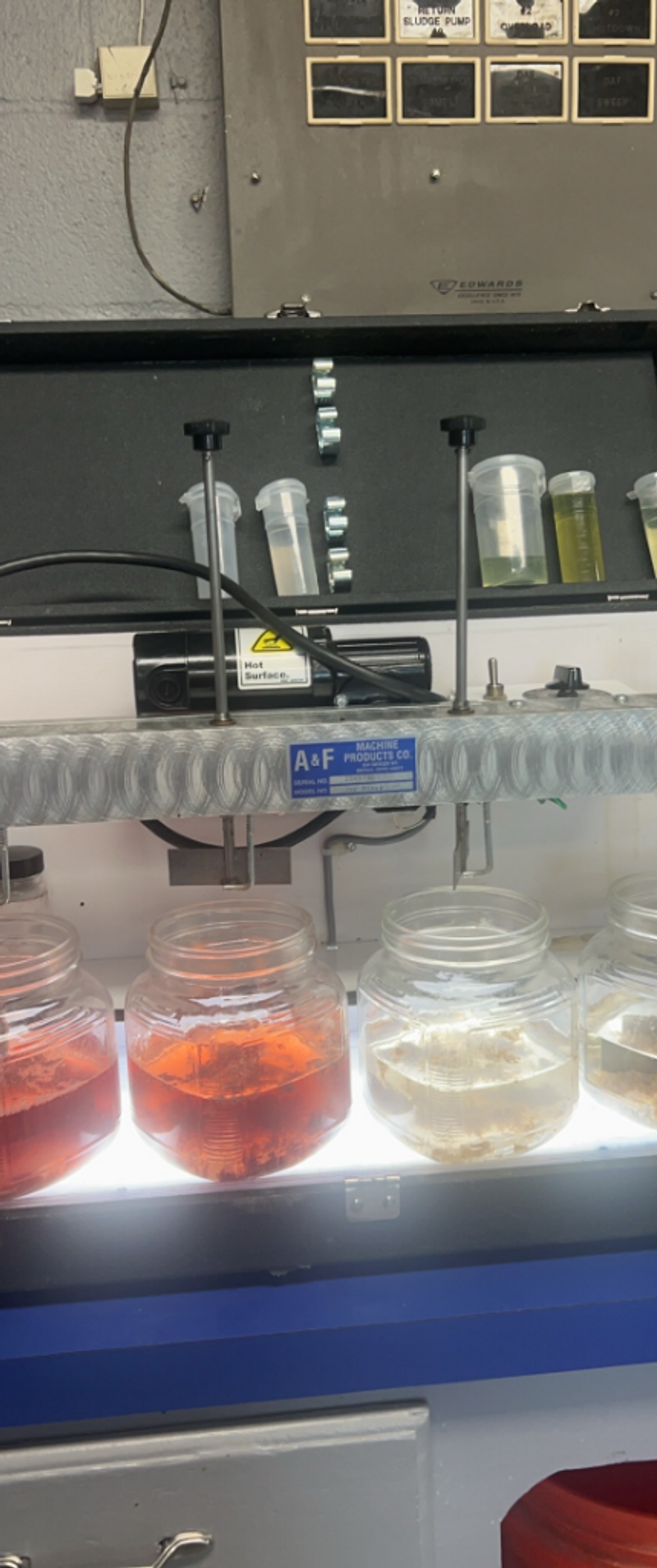 Four-jar flocculation comparison tuning lanthanide chemistry to the water