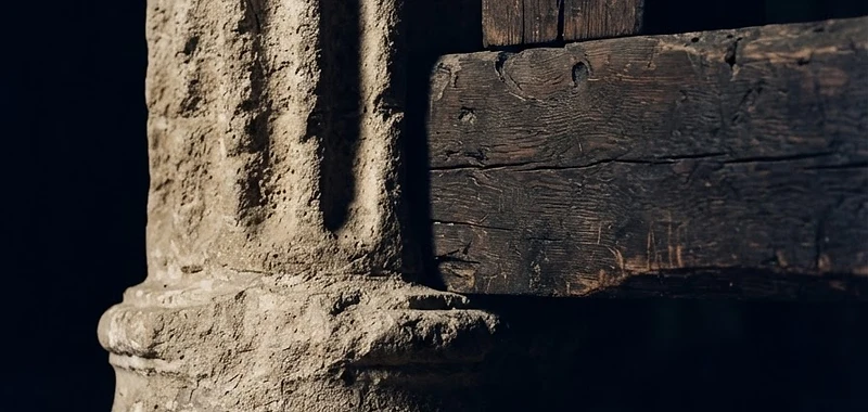 Monolithic architectural columns in chiaroscuro light