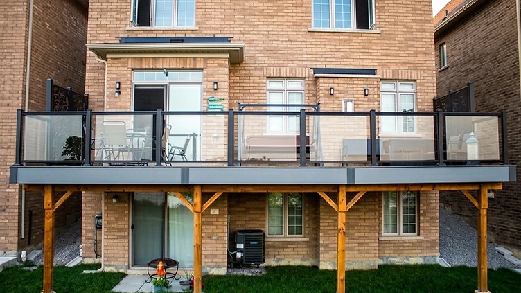 Composite Deck with Laser-Cut Privacy Screen — photo 1