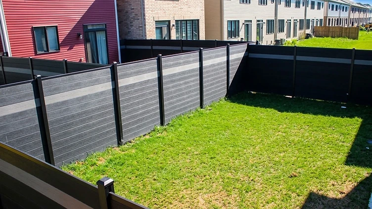 Charcoal & Fog: A Two-Tone Fence That Turns Heads — photo 1