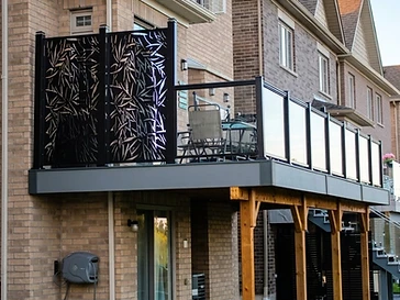 Composite Deck with Laser-Cut Privacy Screen — photo 3