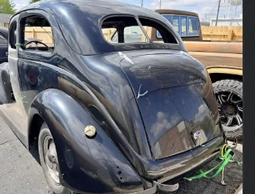 1937 Ford Deluxe