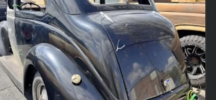 1937 Ford Deluxe