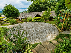 Green Garden and Walking Path — gallery photo 2