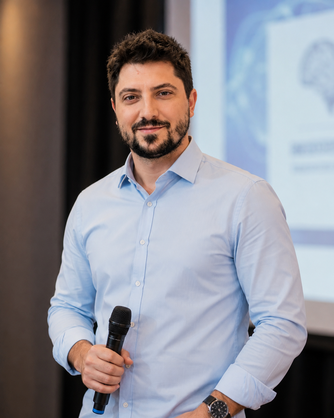 Dr. Marcelo Zalli em palestra de neurologia apresentando pesquisa científica sobre demências e Alzheimer — congresso de neurologia.
