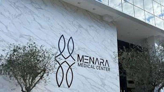 Fachada do consultório do Dr. Marcelo Zalli no Menara Medical Center em Balneário Camboriú — clínica neurologista de referência no litoral de Santa Catarina