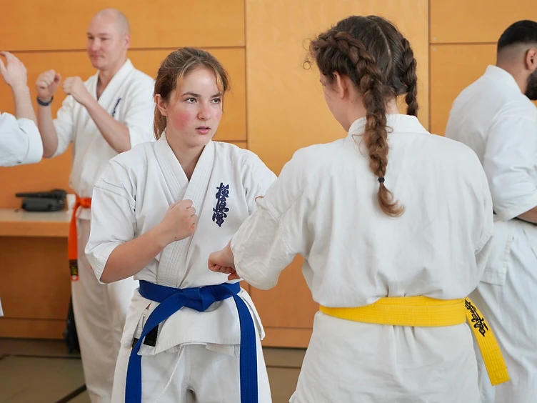 Gemischtes Erwachsenentraining mit Frauen und Männern im Shinzen Dojo Berlin