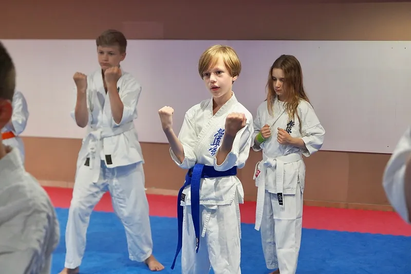 Trainees in karate basic stance at Shinzen Dojo Berlin