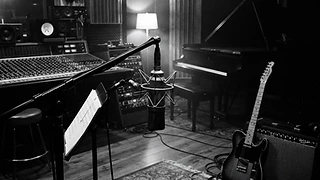 LIVE / STUDIO