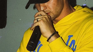 PRESS PHOTO