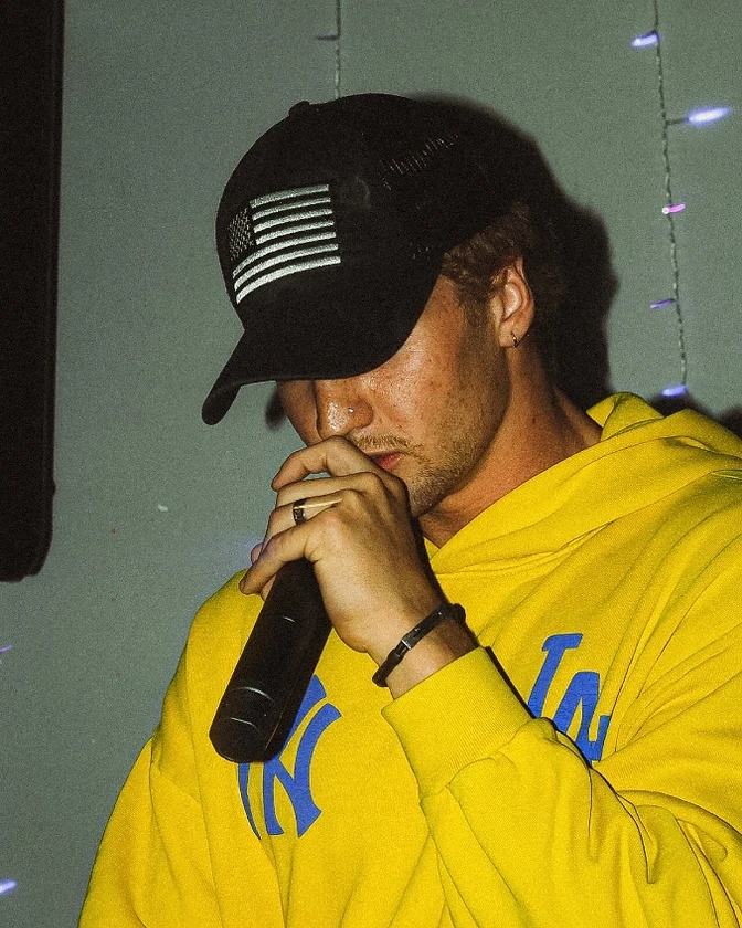 ZSZN performing
