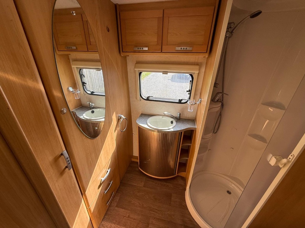 2009 Lunar Ultima FB used caravan for sale in Lincolnshire — photo 14