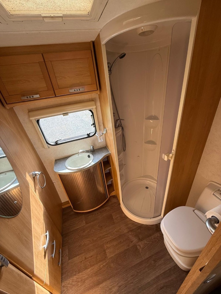 2009 Lunar Ultima FB used caravan for sale in Lincolnshire — photo 15