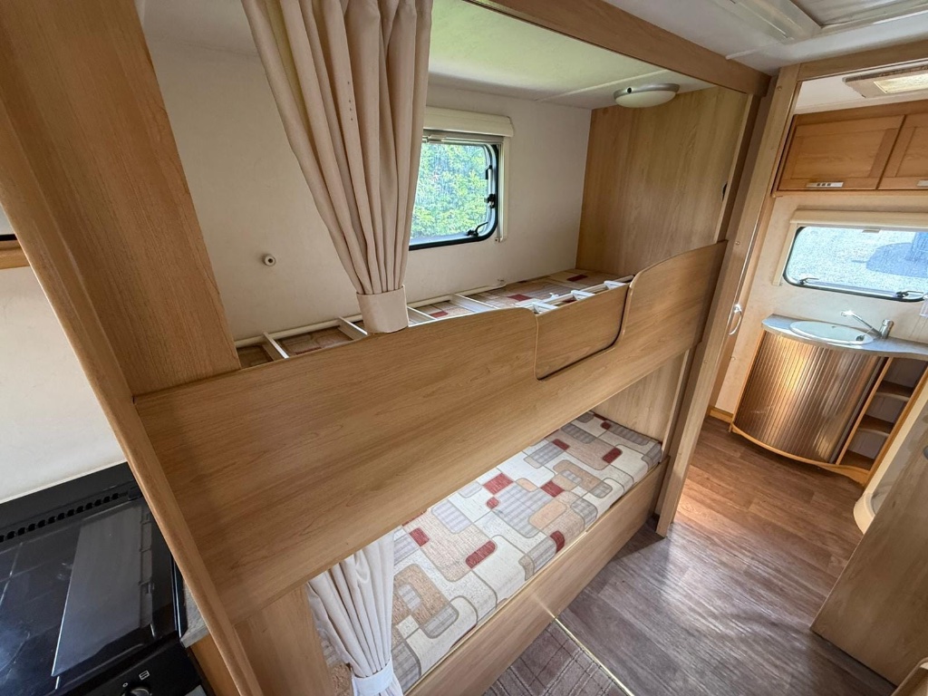 2009 Lunar Ultima FB used caravan for sale in Lincolnshire — photo 13