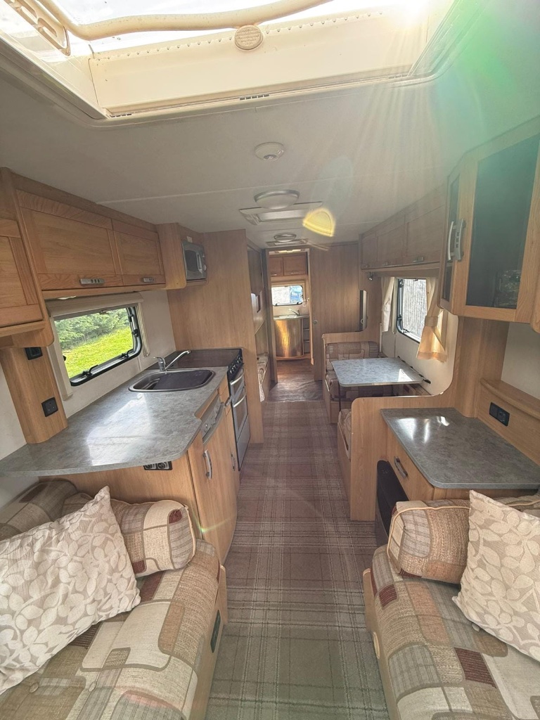 2009 Lunar Ultima FB used caravan for sale in Lincolnshire — photo 9
