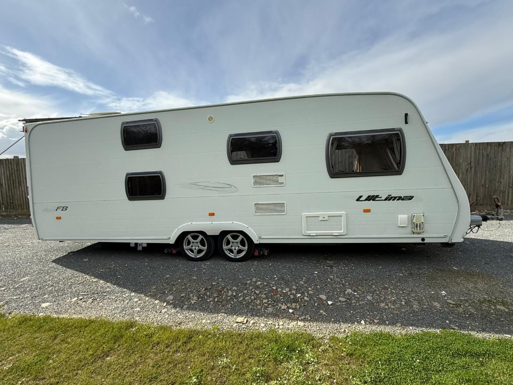 2009 Lunar Ultima FB used caravan for sale in Lincolnshire — photo 3