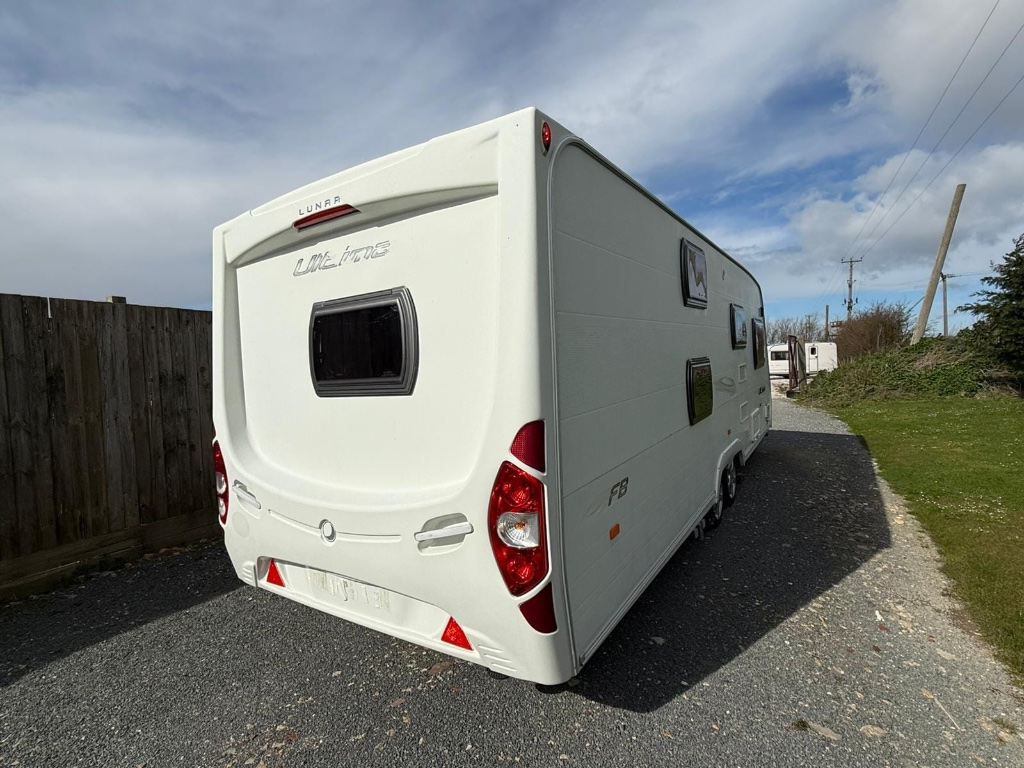 2009 Lunar Ultima FB used caravan for sale in Lincolnshire — photo 5