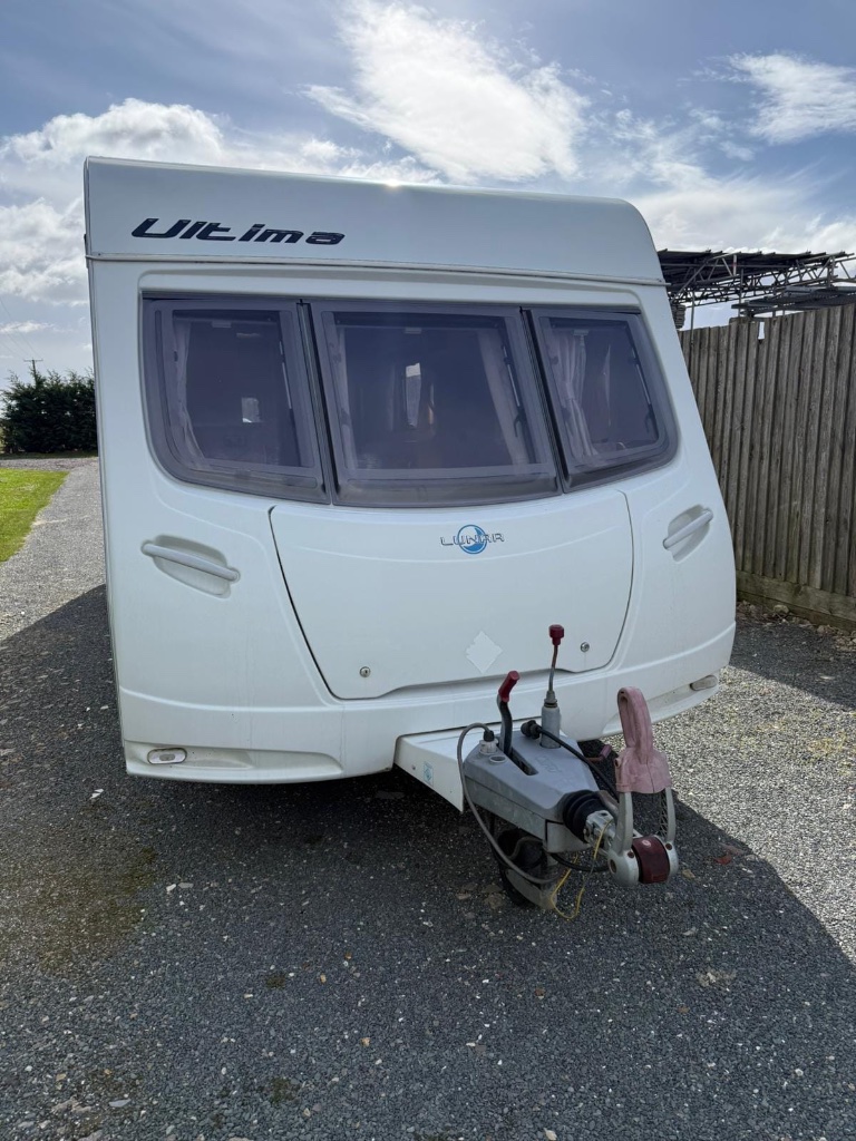 2009 Lunar Ultima FB used caravan for sale in Lincolnshire — photo 2