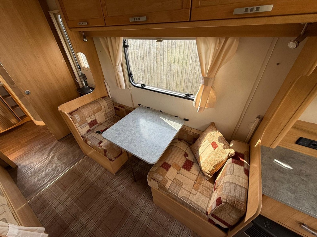 2009 Lunar Ultima FB used caravan for sale in Lincolnshire — photo 7