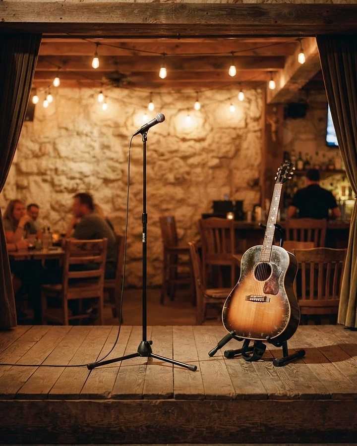 Open Mic with Vaughan Segers at Hudson's on Mercer
