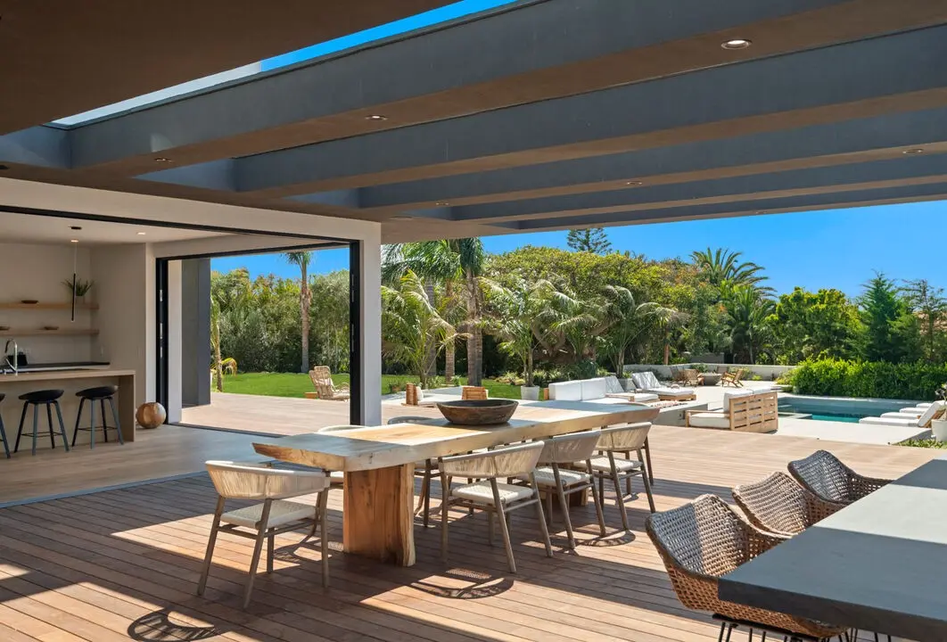 A coastal residence by Apel Design in Malibu, view 8 of 12