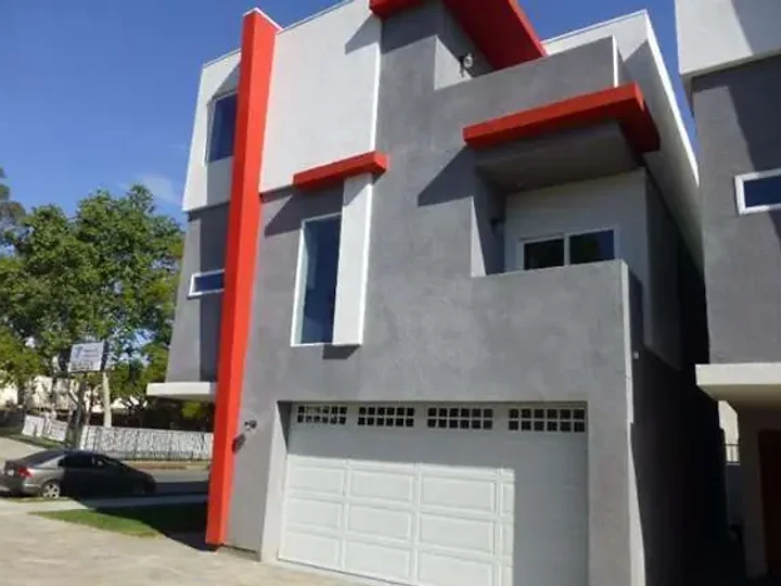 Custom residence by Apel Design in Los Angeles, view 8 of 49