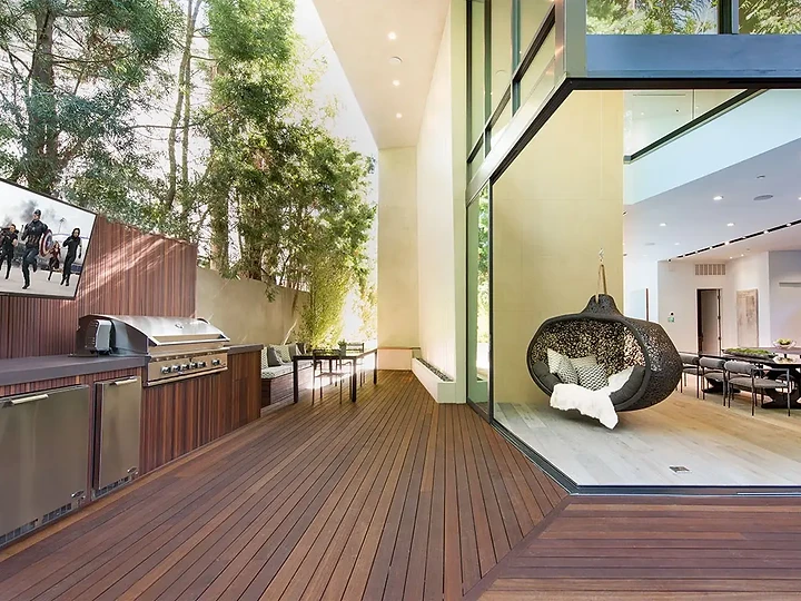 Custom residence by Apel Design in Los Angeles, view 16 of 49