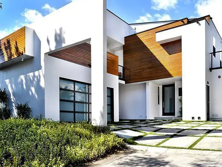 Custom residence by Apel Design in Woodland Hills
