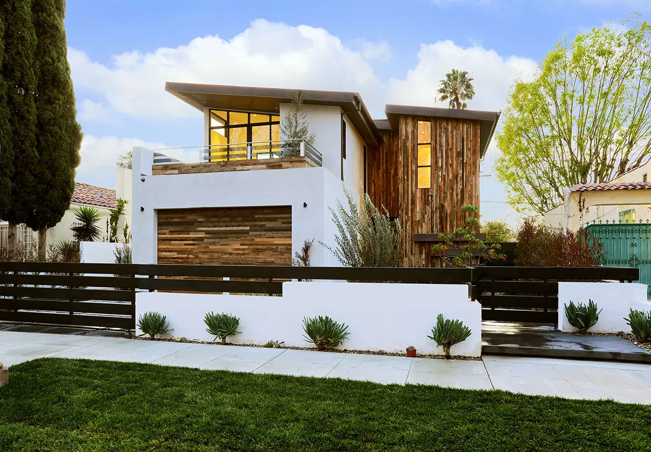 Luxury residence exterior by Apel Design