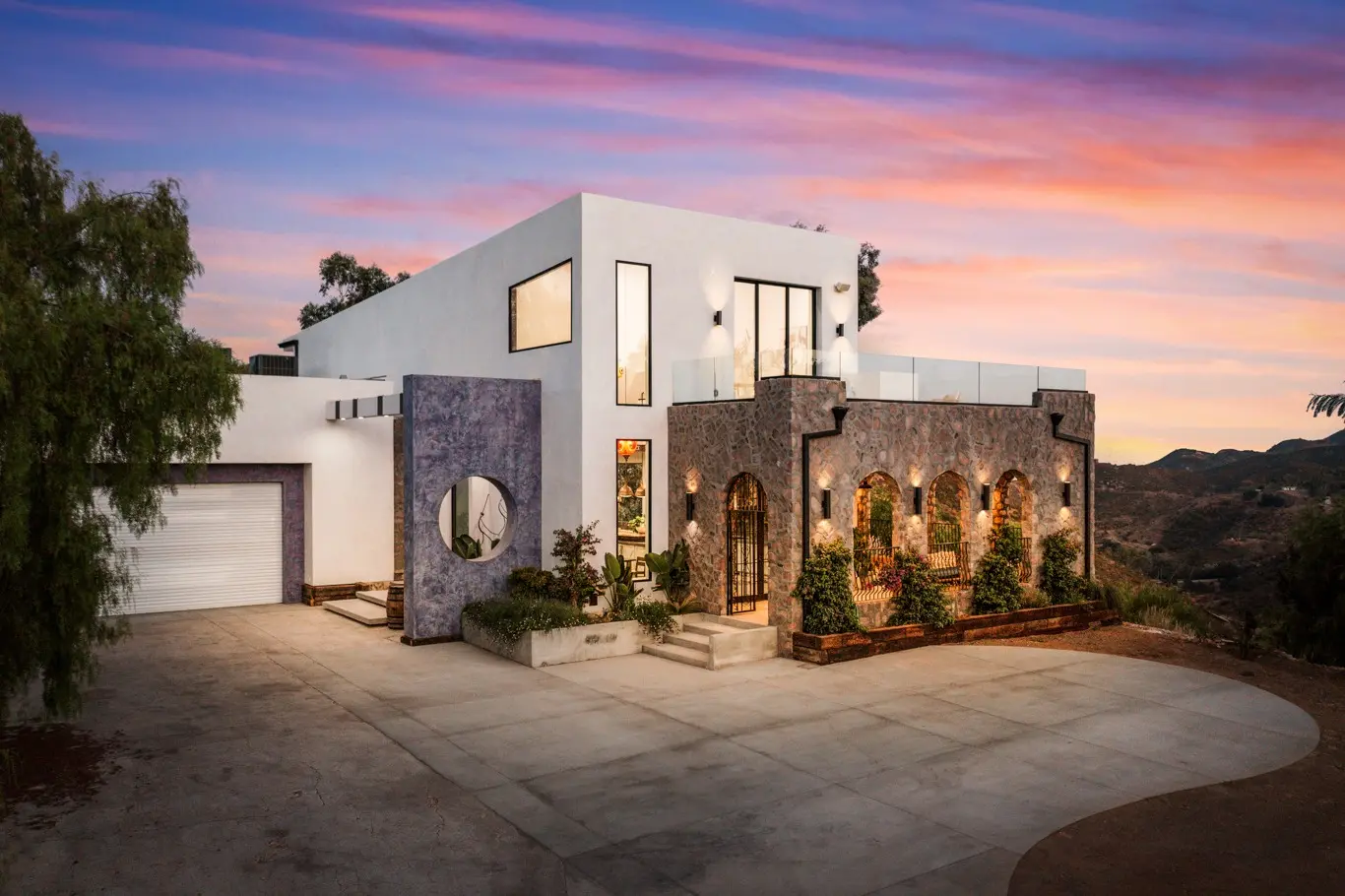Maliview luxury home in the Malibu Mountains at sunset