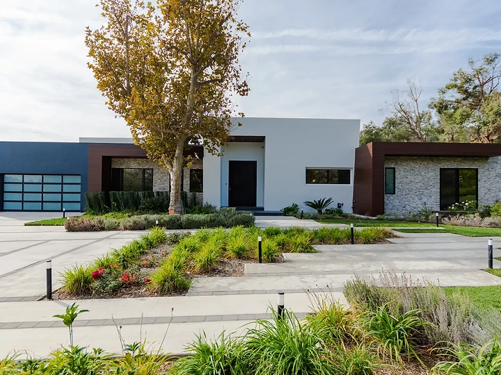 Custom residence by Apel Design in Los Angeles, view 5 of 49