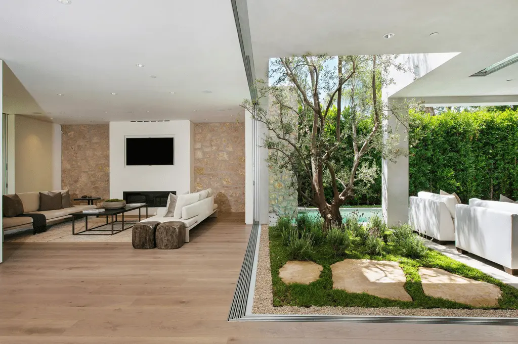 The residence featured in Fooyoh: Fabulous and Sleek West Knoll Home by Amit Apel Design Inc