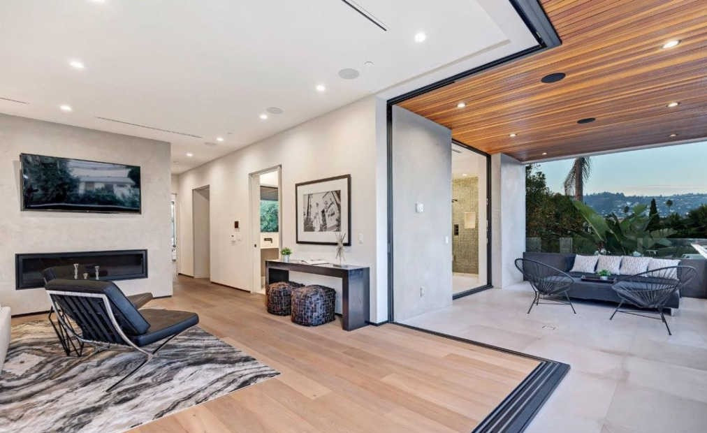 La Jolla, a contemporary home by Apel Design in Beverly Grove