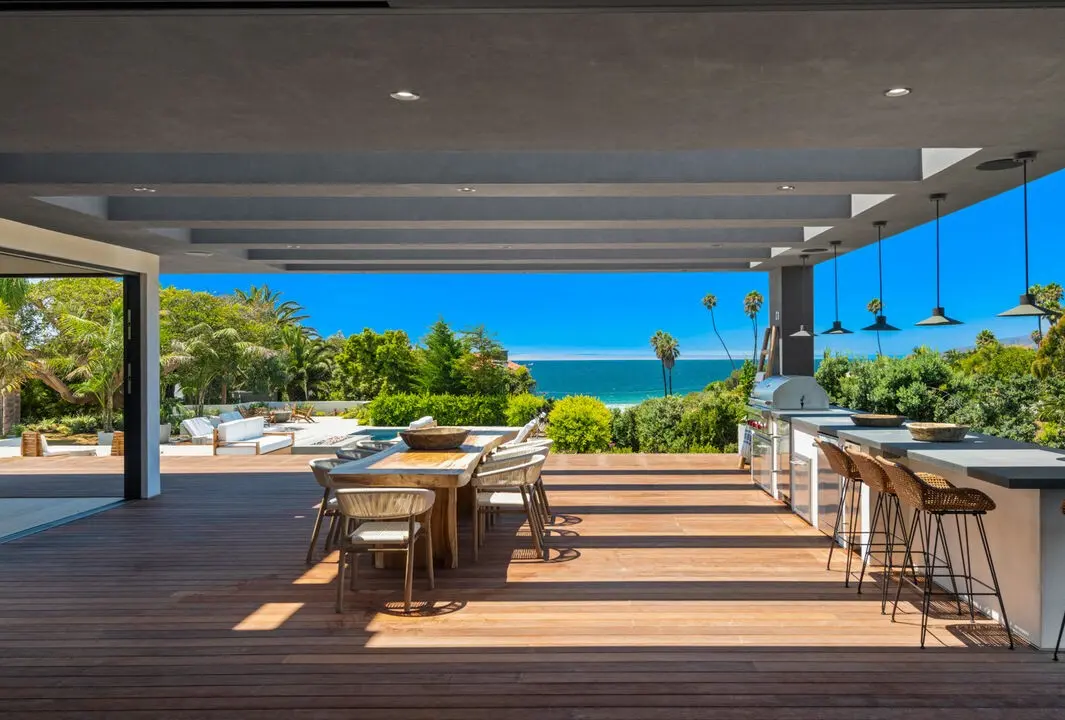 A coastal residence by Apel Design in Malibu, view 2 of 12