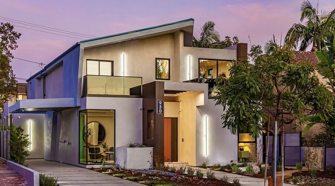 The street front at dusk, lit by tall vertical wall lights, La Jolla North in West Hollywood by Apel Design