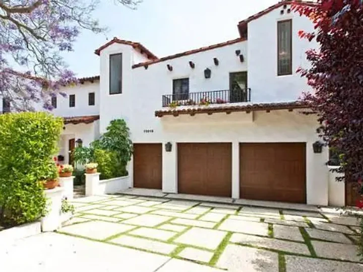 Custom residence by Apel Design in Los Angeles, view 3 of 49