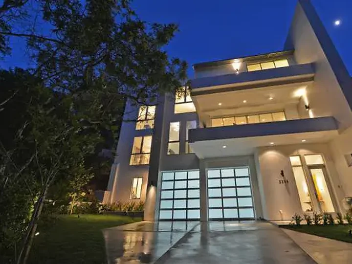 Custom residence by Apel Design in Los Angeles, view 4 of 49