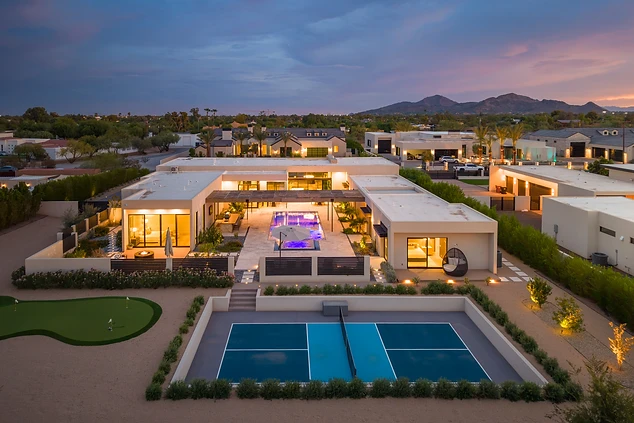The resort-style backyard pool, hot tub, and desert landscaping at Paradise Reserve